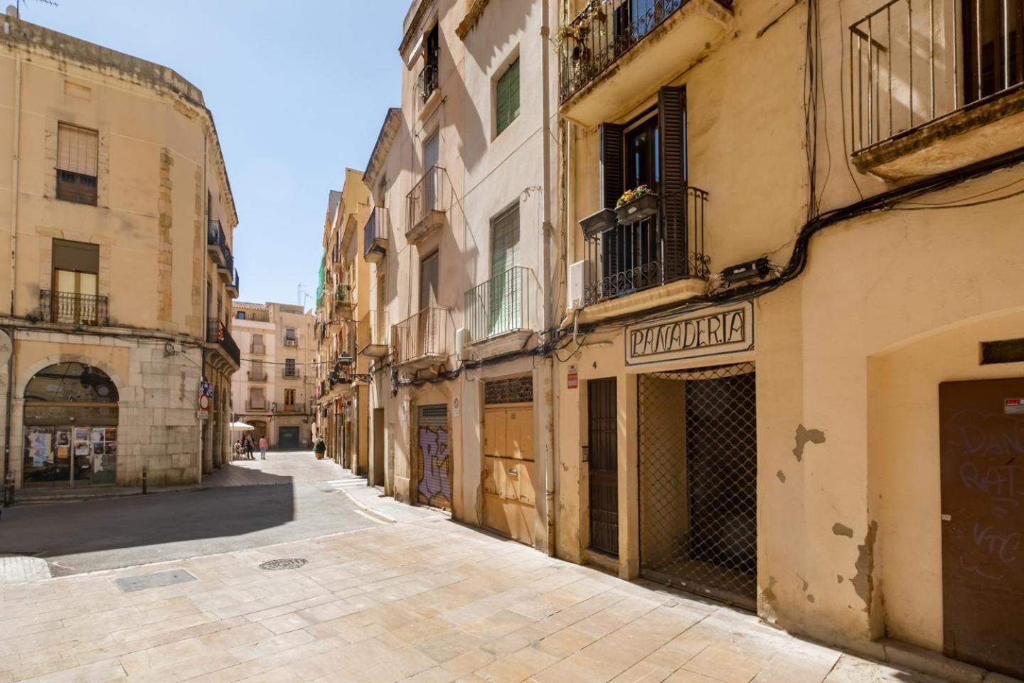 Apartamento En El Corazon De Tarragona. Planta Baja Con Patio. Exterior photo